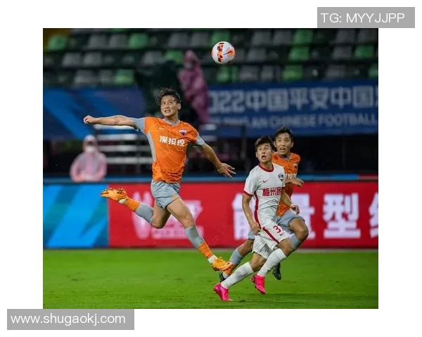 梅州客家队迎战强敌激烈对决展现足球风采与拼搏精神