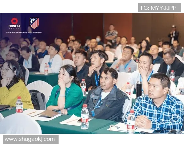 聚焦足球运动员职业生涯起伏与团队荣耀传奇故事全景呈现深度解读