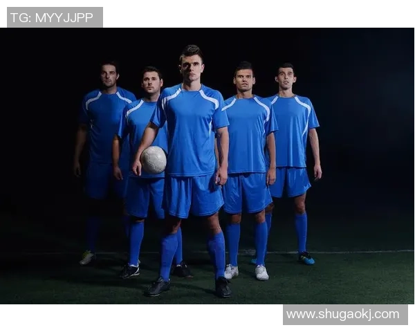 足球运动员的荣耀与挑战：从草根到世界舞台的奋斗历程